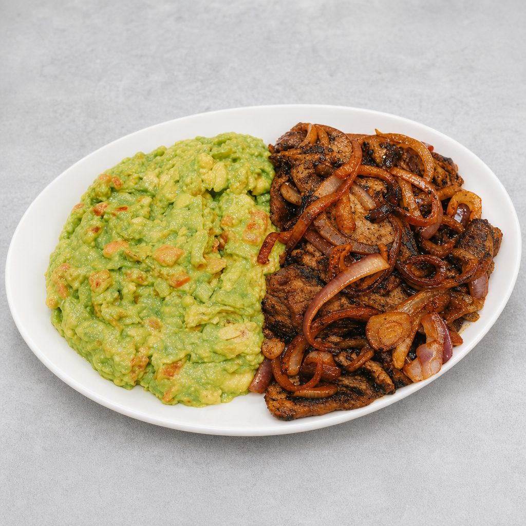 Avocado Con Bistec Encebollado.