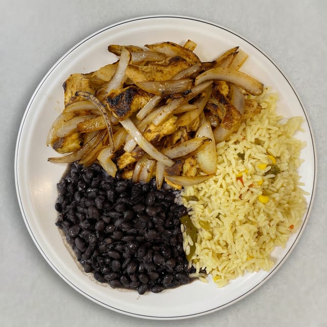 Pechuga Encebollado.